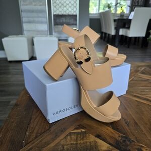 New in Box Aerolsoles Camera Nude